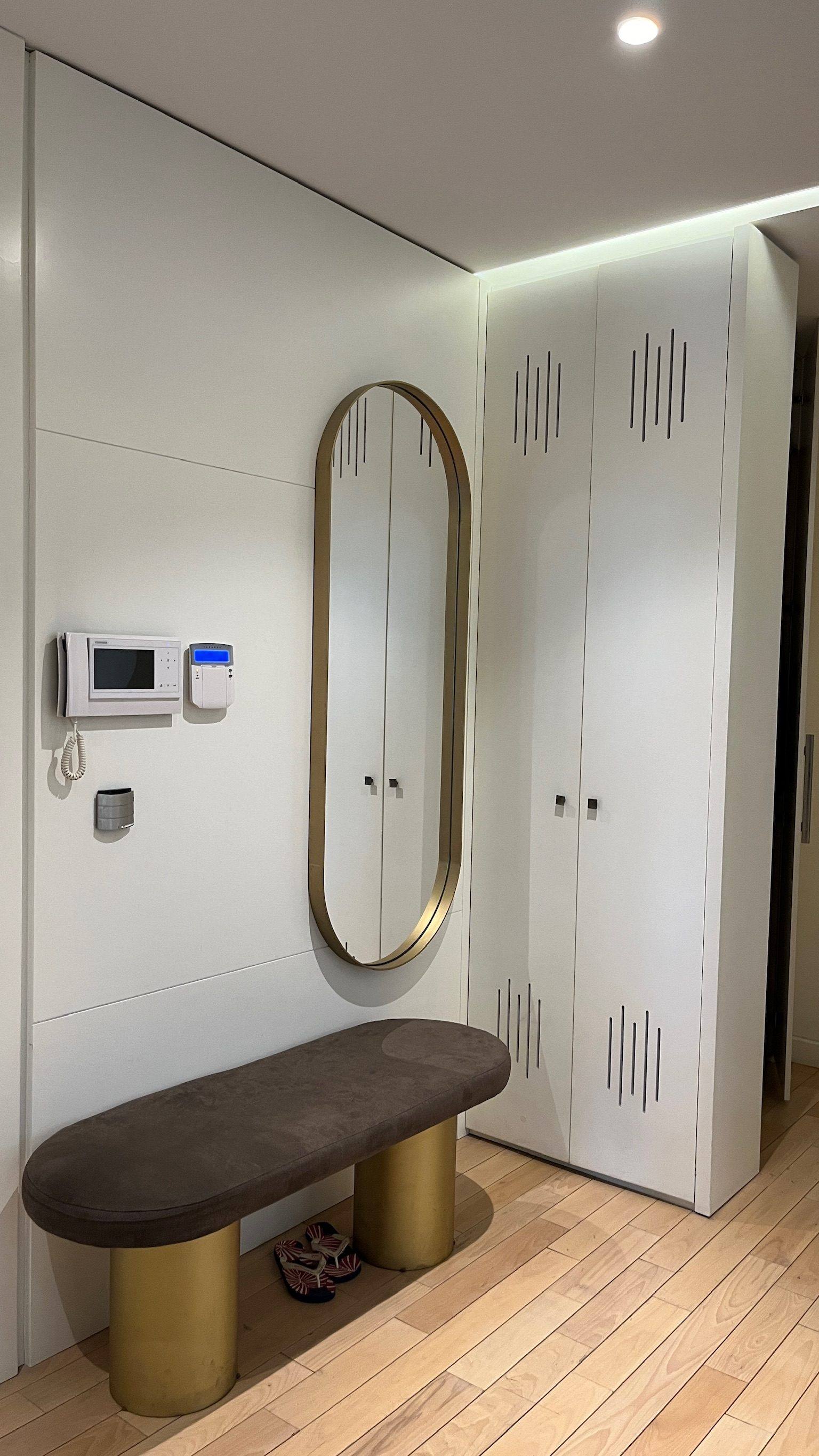 Moderniteh — Entrance